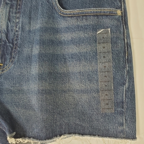 Free Assembly Hie Rise cut off jean shorts Size 14 - Picture 4 of 6